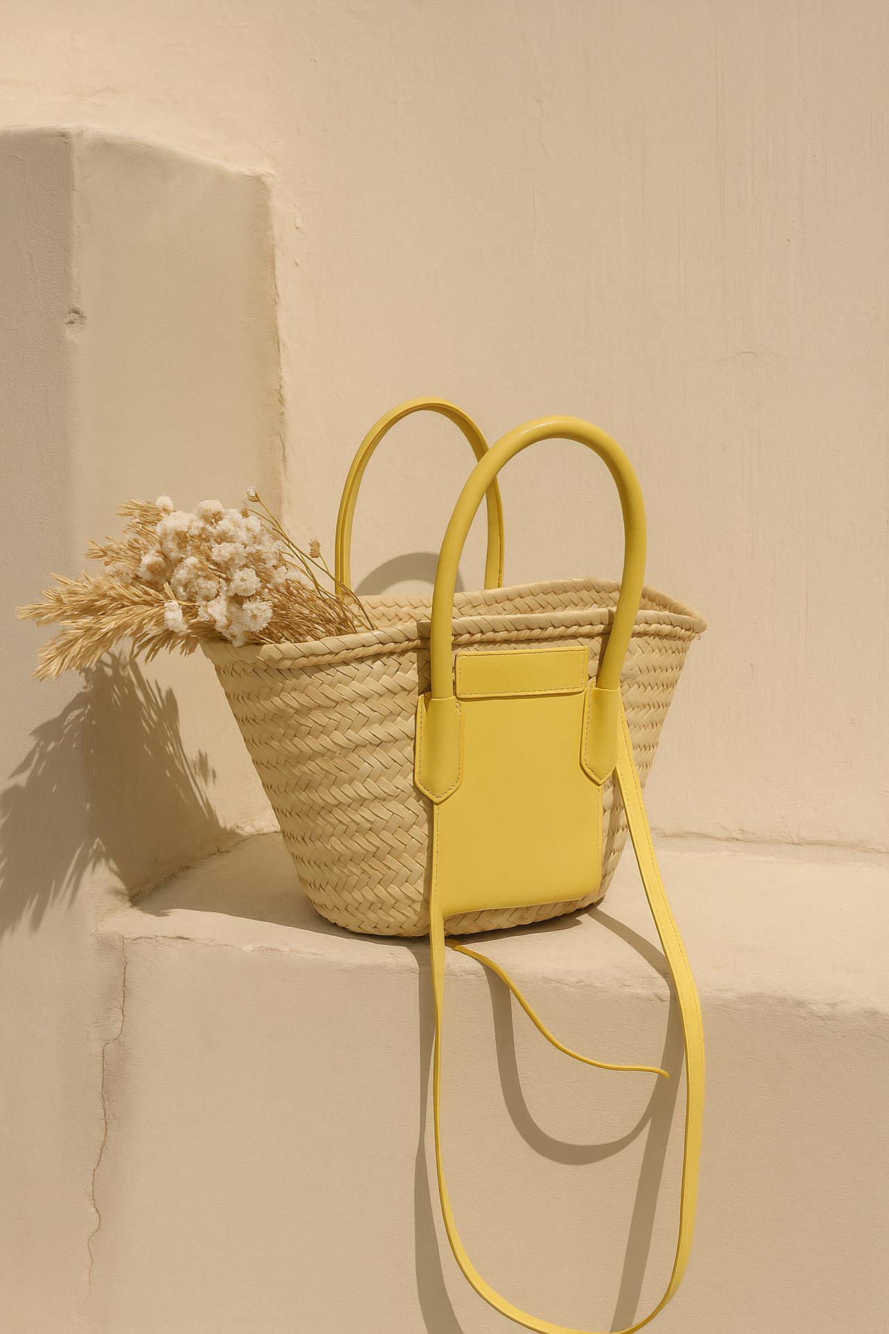 Yellow leather shoulder bag with tote strap, stylish and elegant