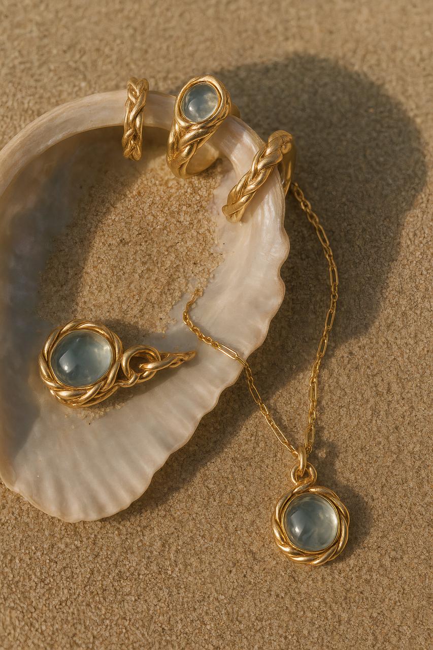 Gemstone pendant, locket, crystal, metal chains, elegant jewellery