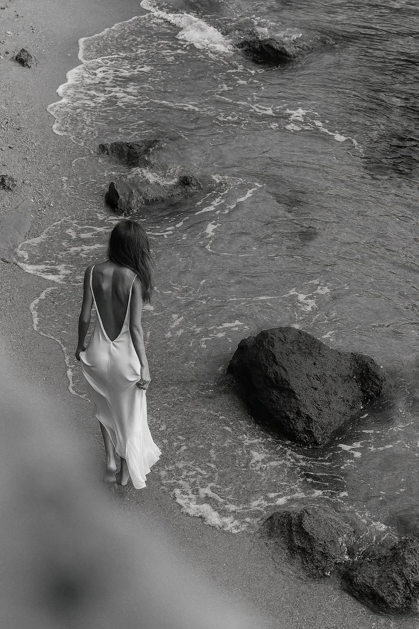 Monochrome ocean shore with waves and white coast