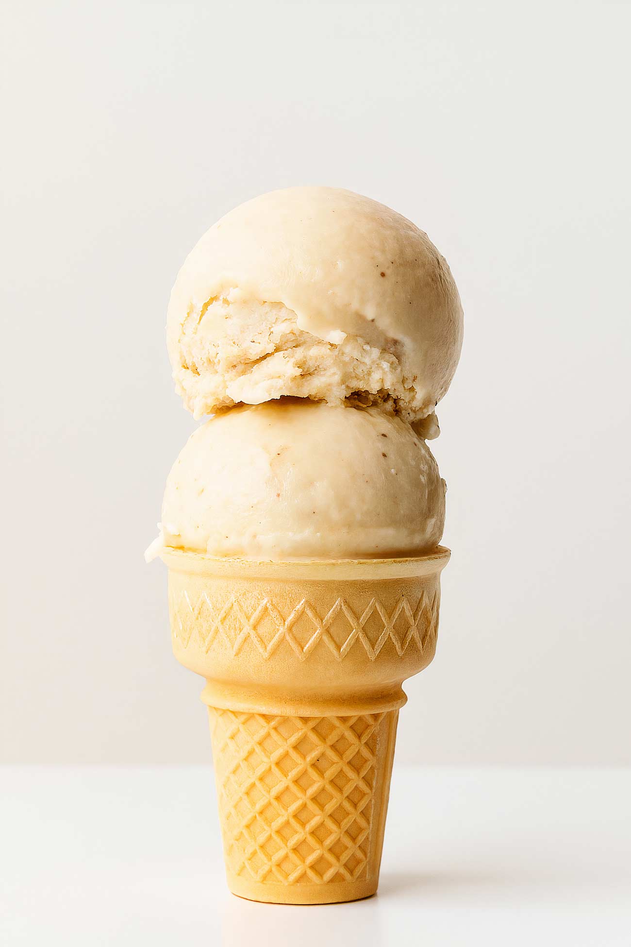 Assorted frozen desserts including ice cream cones, gelato, and sorbetes